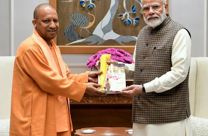 “UP CM Yogi Adityanath Announces 25% Discount on Khadi Products for 108 Days to Promote Swadeshi”